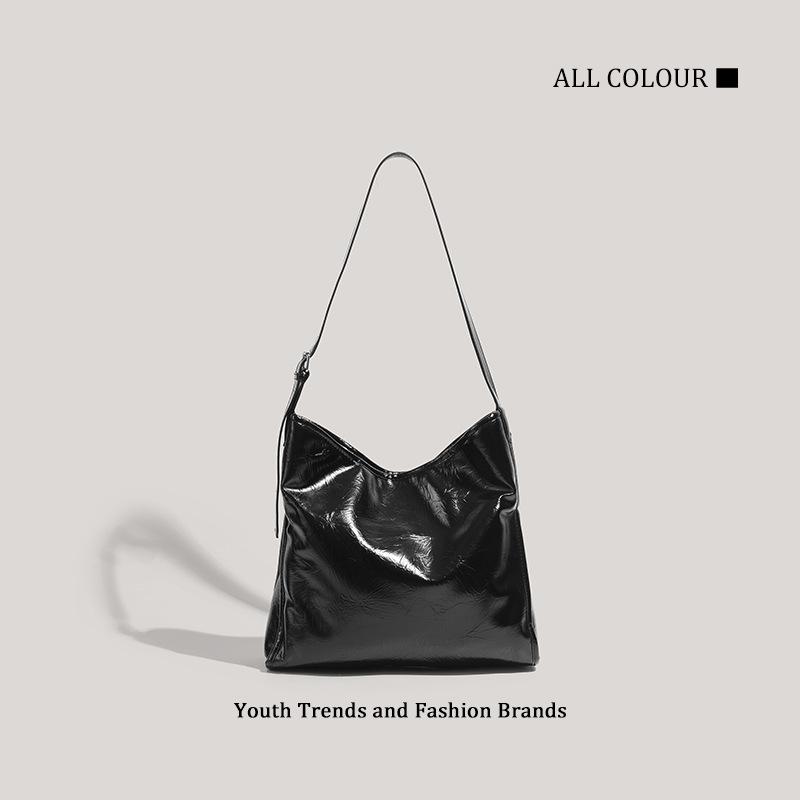 Premium Texture Bag Women's New Large-capacity Commuter Bag Niche Design Pleated Shoulder Messenger Bag
