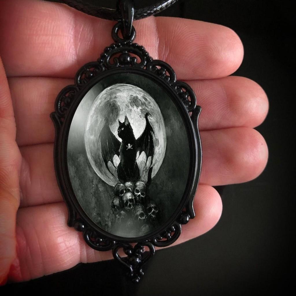 Gothic Punk Resin Pendant Necklace With Animal Charm For Women Autumn Winter Fashion
