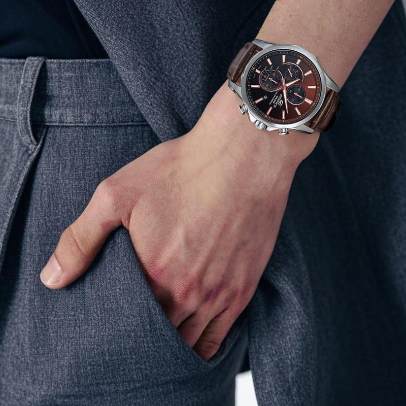 Casio EDIFICE three-disc six-pin artificial sapphire mirror fashion classic waterproof quartz movement leather strap Japanese and EFB-670SBL-5AVUPR