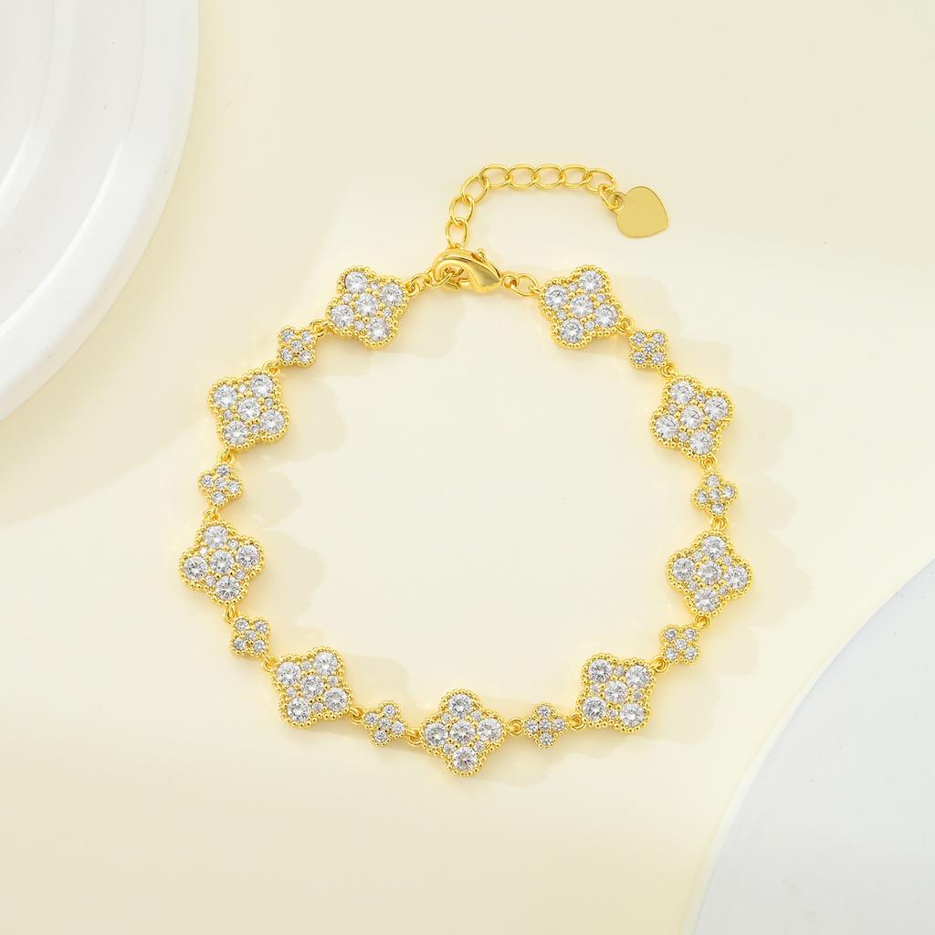 Full Diamond Four Leaf Grass Zircon Bracelet, Women's High end, Light Luxury, Versatile, and Unique Ornament