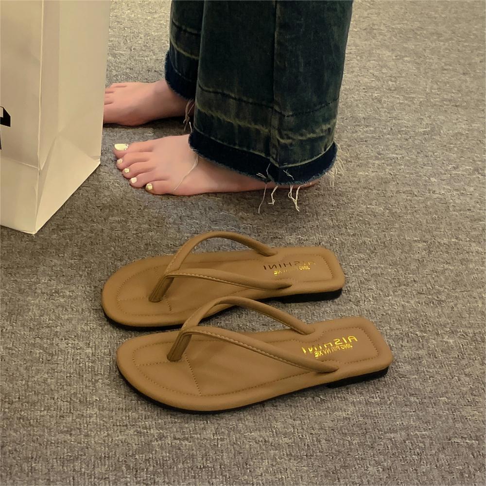 

Beach flip-flops women s outer wear summer new foot slippers flat bottom seaside toe sandals 40 (one size smaller)