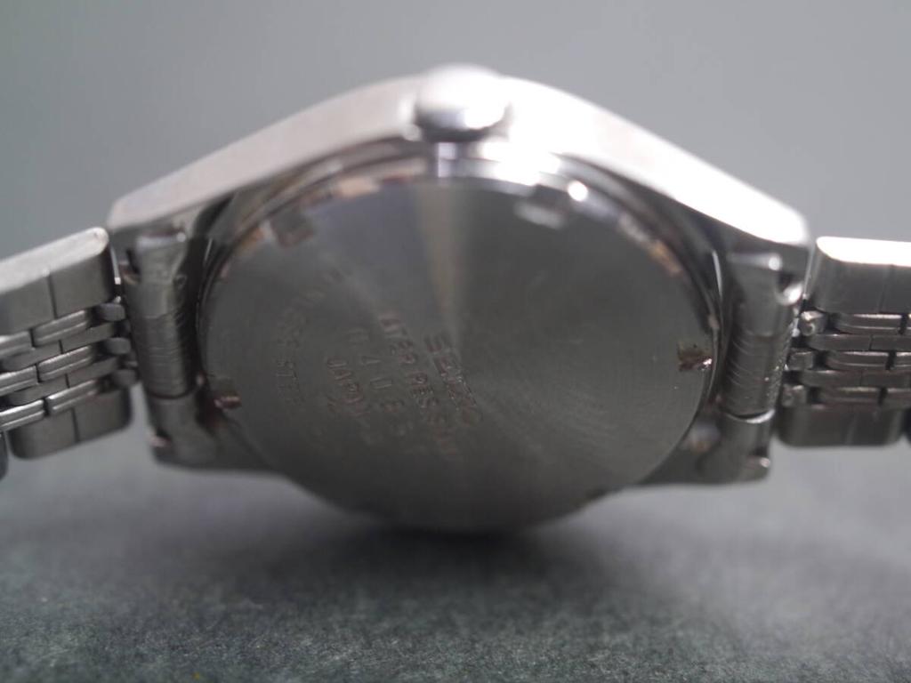 Deadstock Seiko quartz watch with model working condition 3-hand strap, 2621-0100, women's/ ladies' watch, (ab659).