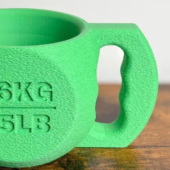 Držák na nanuk v kelímku ve tvaru kettlebellu s místem na lžičku Vtipný protiskluzový držák na nanuk pro 16oz kelímky Novinka Dárek pro milovníky fitness Fanoušky nanuků