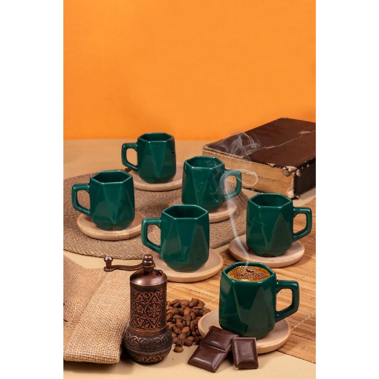 

Набор из 6 зеленых кофейных чашек с призмами и деревянным блюдцем