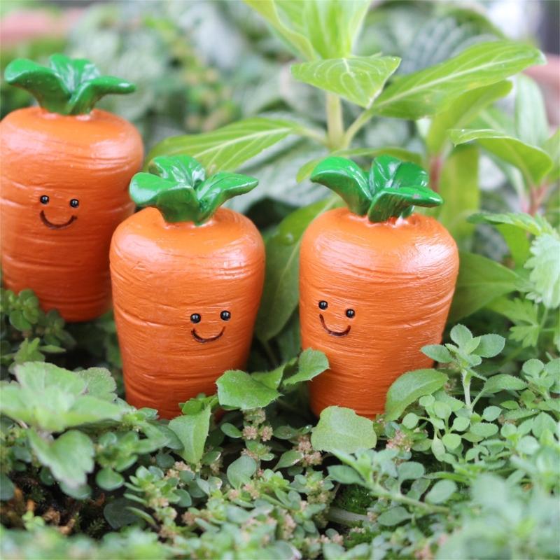 Easter Stake Carrot Statue Smile Carrot Shaped Figurines Plant for Indoor and Outdoor Sculpture Decors