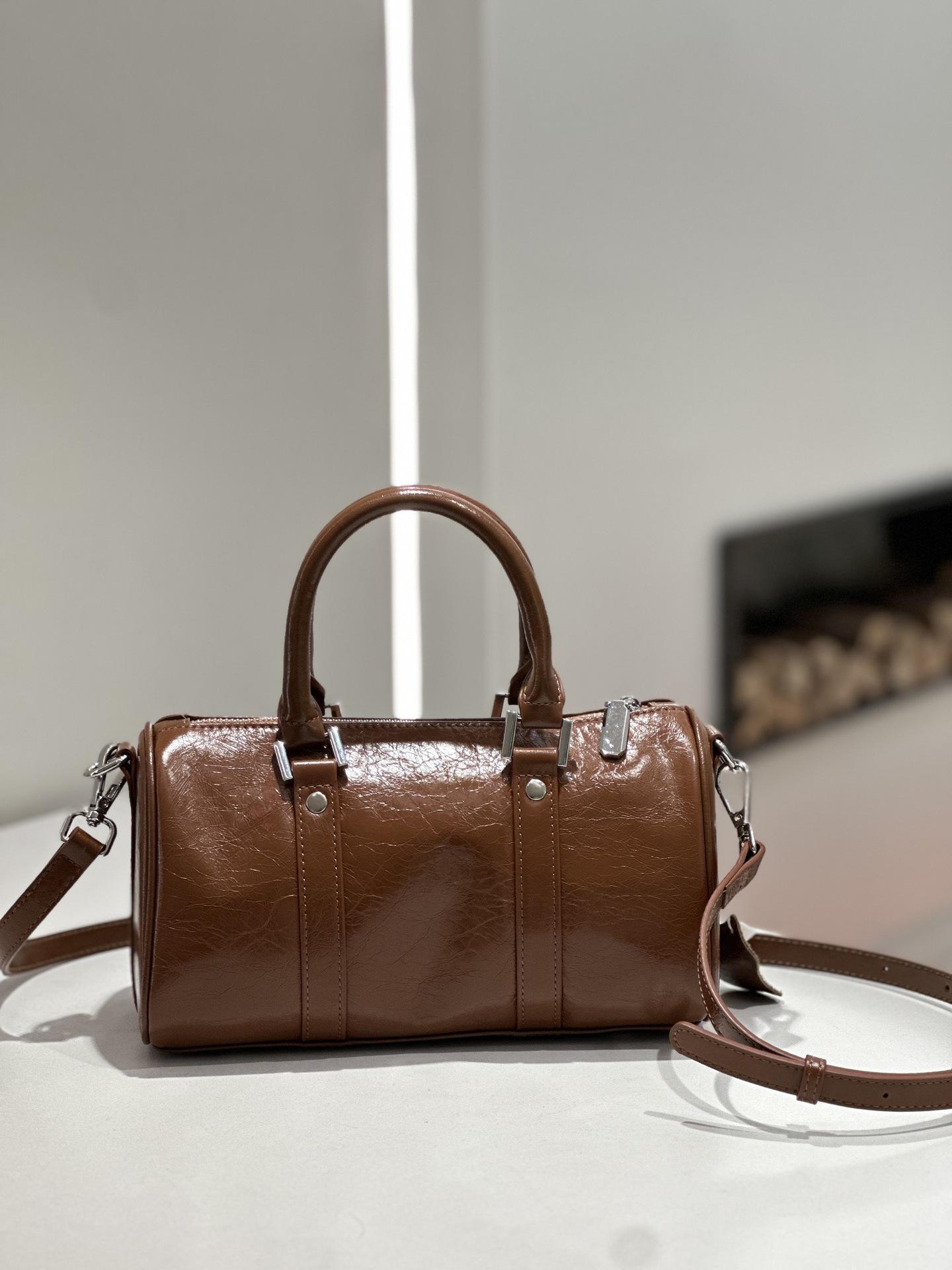 

Жіноча сумка через плече Baidi з вощеної натуральної шкіри Boston