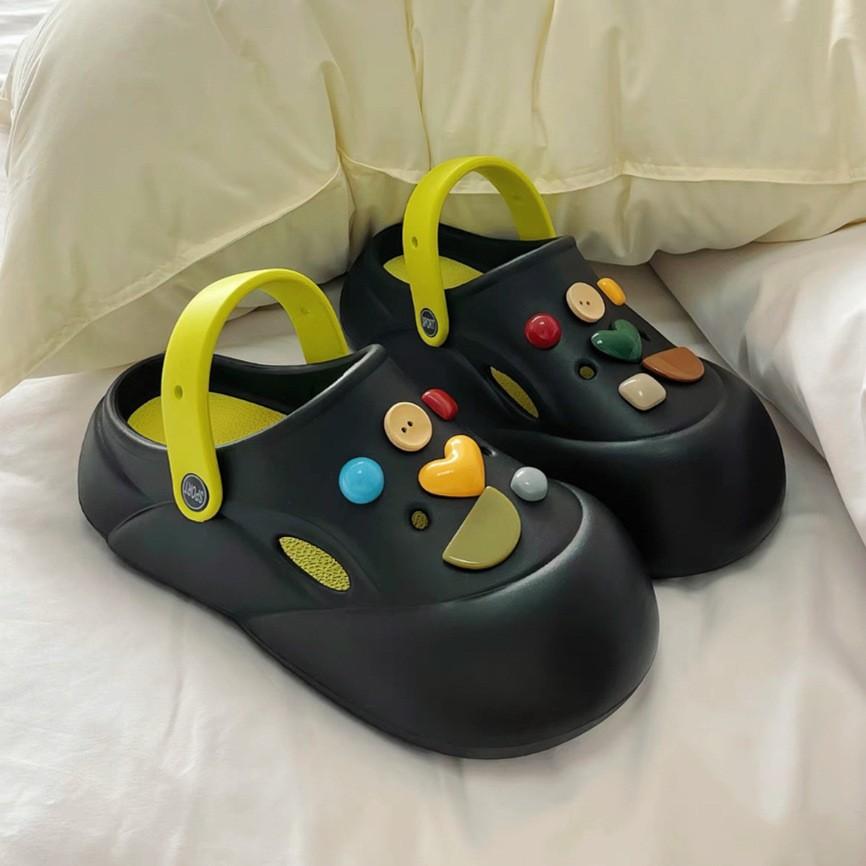 Lochschuhe Damen Sommer neu ins Trend Mode atmungsaktiv Außenschuhe rutschfest desodorierend erhöhend Taschenkopf Hausschuhe