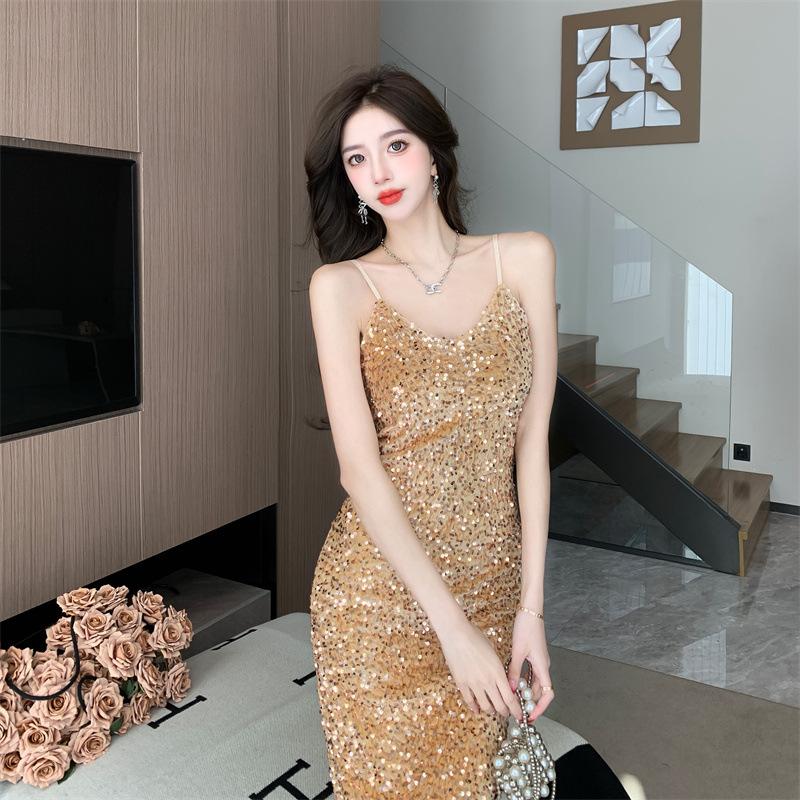 French Temperament Celebrity Suspender Dress, the New High-end Sense Is Super Good-looking, with Sequined Banquet Hip Skirt.