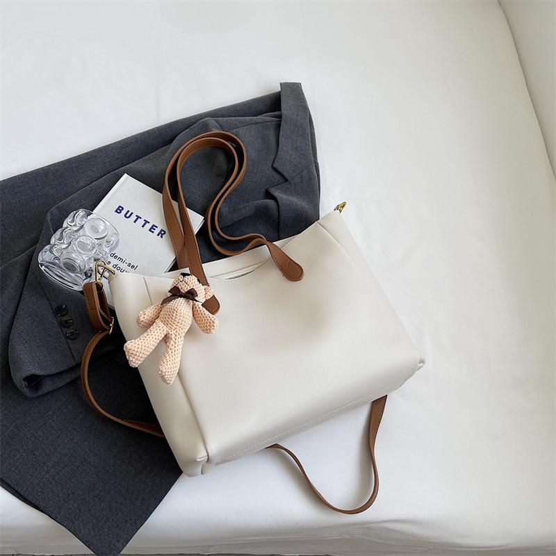 High-end texture large-capacity commuter tote bag women's new fashionable versatile messenger shoulder bag