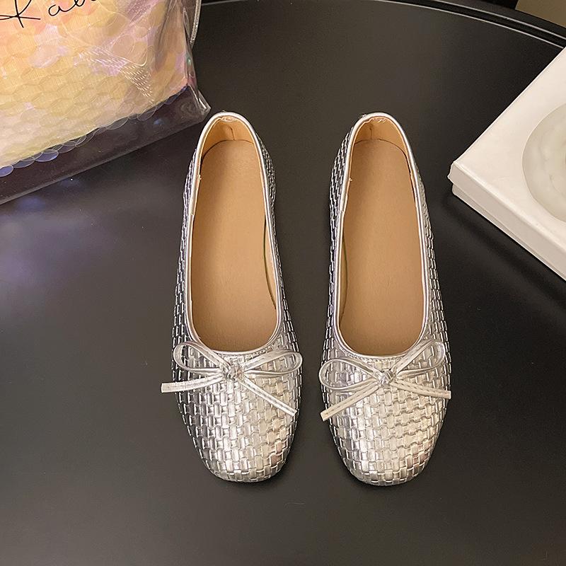 

French retro bow woven flat ballet shoes women s 2025 new Korean version fashion versatile light mouth single shoes 40 серебряный
