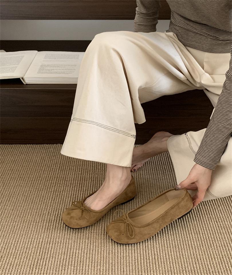 Franska retro mjuka sulor stora storlekar enkelsskor damskor 2025 vår och sommar nya kvällsstil rosett platta skor ballerinaskor