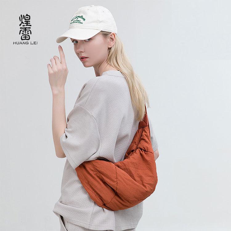 New hot-selling women's bags, lightweight trendy messenger bags, niche high-end shoulder bags, fashionable dumpling bags