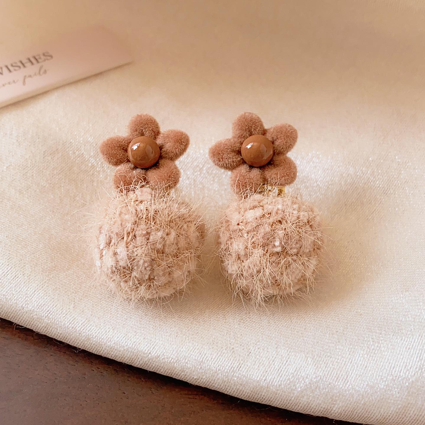 Silver Needle Pearl Pompon Flower Earrings - Retro & Versatile Autumn/Winter Design for Women