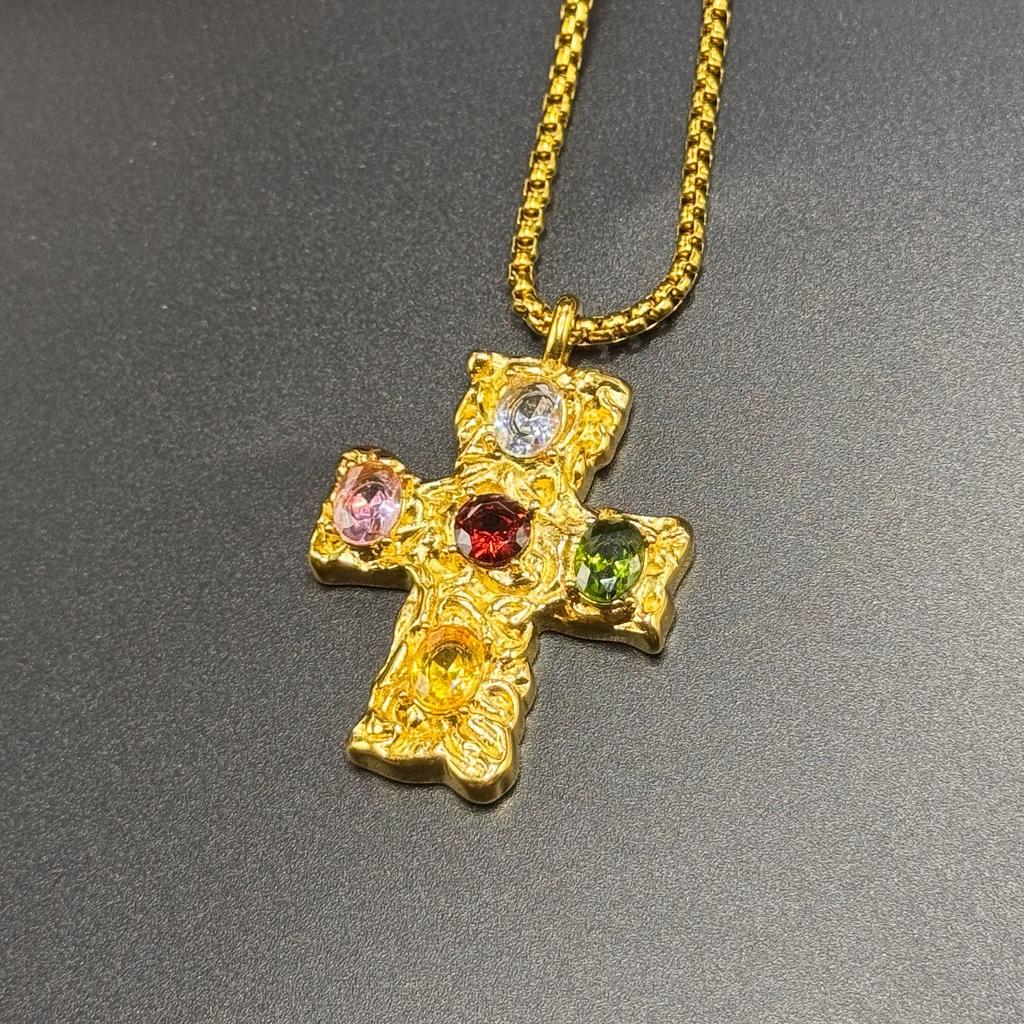 2026 Fashion Niche Retro Temperament Pendant 18K Gold Multicolored Beating Pattern Cross Necklace