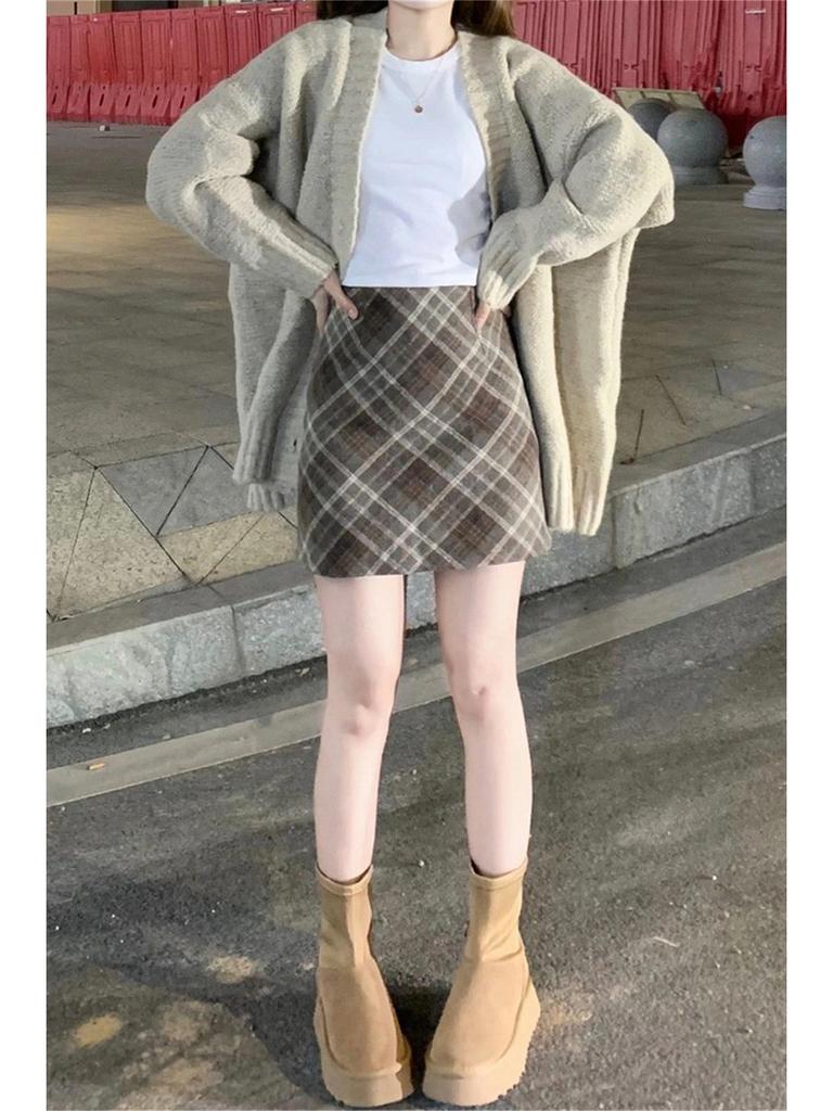 Plaid Woolen Plus Size High-Waisted A-Line Skirt for Women - Slimming Versatile Short Skirt for Spring and Autumn (Coffee Color)