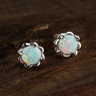 Four Claw Flower Shaped Earrings for Womens Temperament Versatile Earrings
