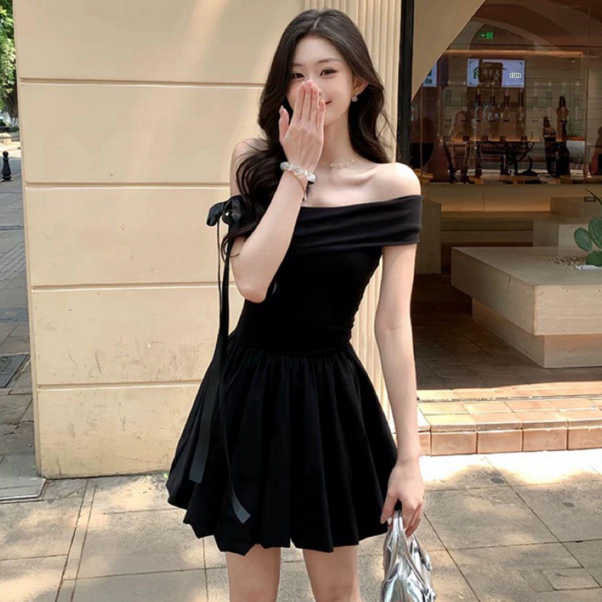 

Chic French Black One-Shoulder Dress: Elegant, Fluffy Bud Short Skirt with Cinched Waist - New Summer Arrival Small (S)