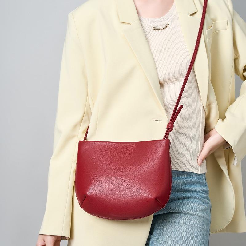 Red new women's commuter high-end simple shoulder bag, small summer women's portable leather versatile messenger bag, bag women