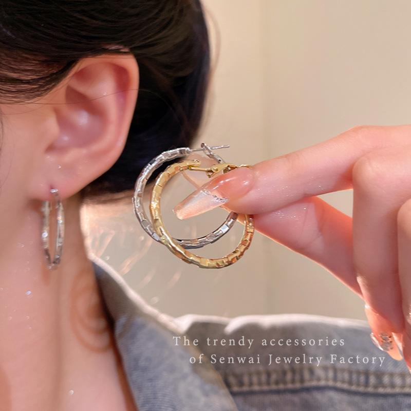 European and American Broken Silver Large Circle Earrings Women's Light Luxury Design Earrings Exaggerated Personality Round Face Ear Jewelry