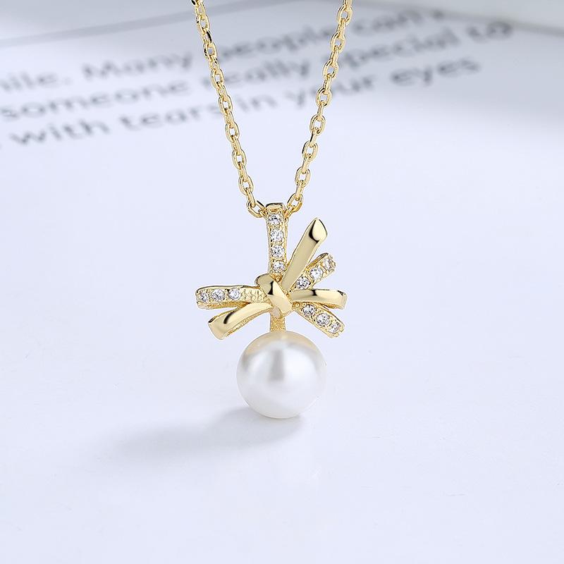 New Year's Bow Pearl Necklace for Women's Light Luxury and Niche Design, with A Sense of Collarbone Chain
