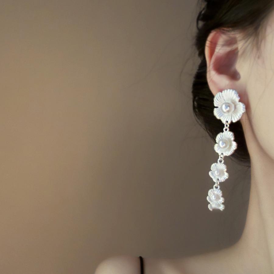 Kolczyki z frędzlami w kształcie kwiatu perłowego Indywidualne Kolczyki w zimnym stylu Temperament Wysoki smak Moda Niszowe Kolczyki