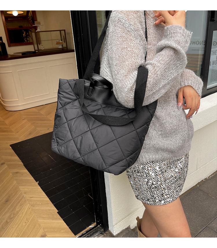 2025 Trendy Argyle Cotton-Padded Women's Shoulder & Crossbody Bag - Versatile, Solid Color Tote