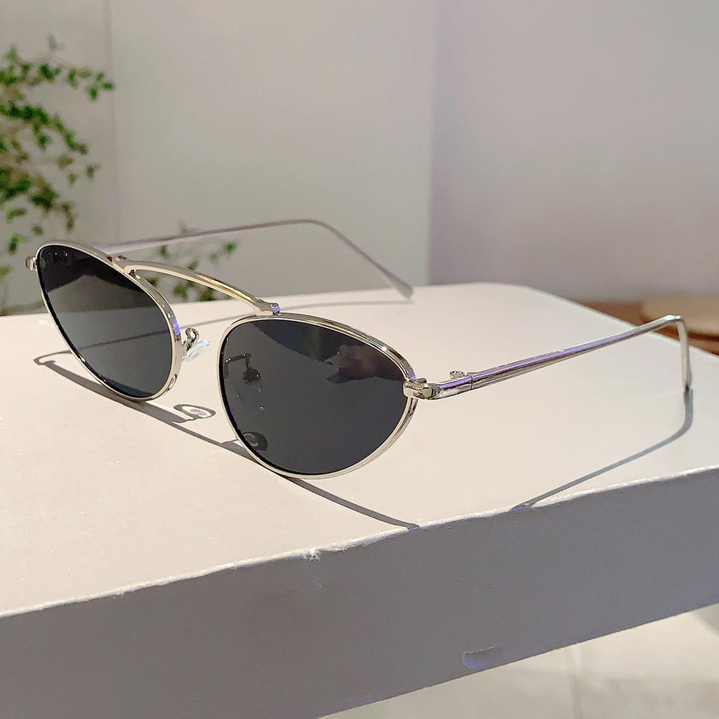 New Fashion Triangle Decor Sunglasses Women Cat Eye Trends Shades Sun Glasses Luxury Metal Beach Sunglasses