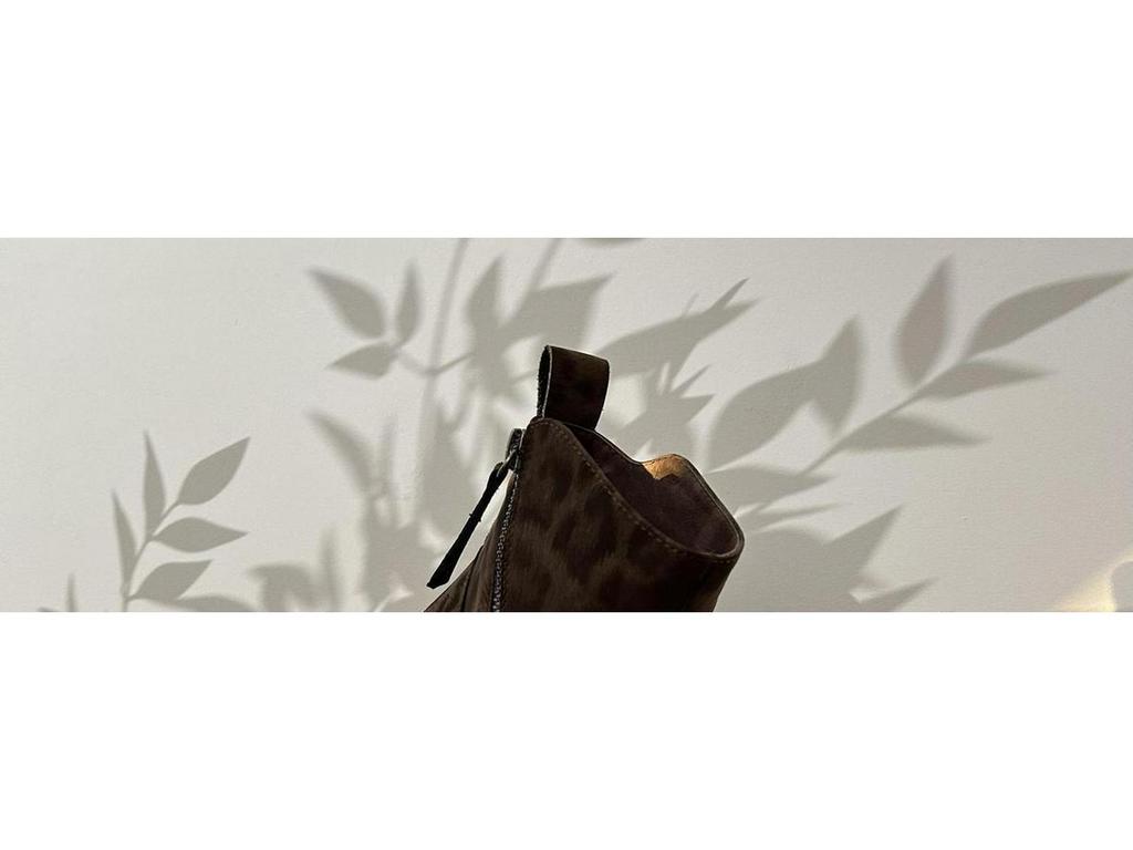 Genuine Leather French Retro Ankle Boots for Women - 2025 Autumn/Winter, Pointed Toe Wedge Heel, Soft Leopard Print Sole.