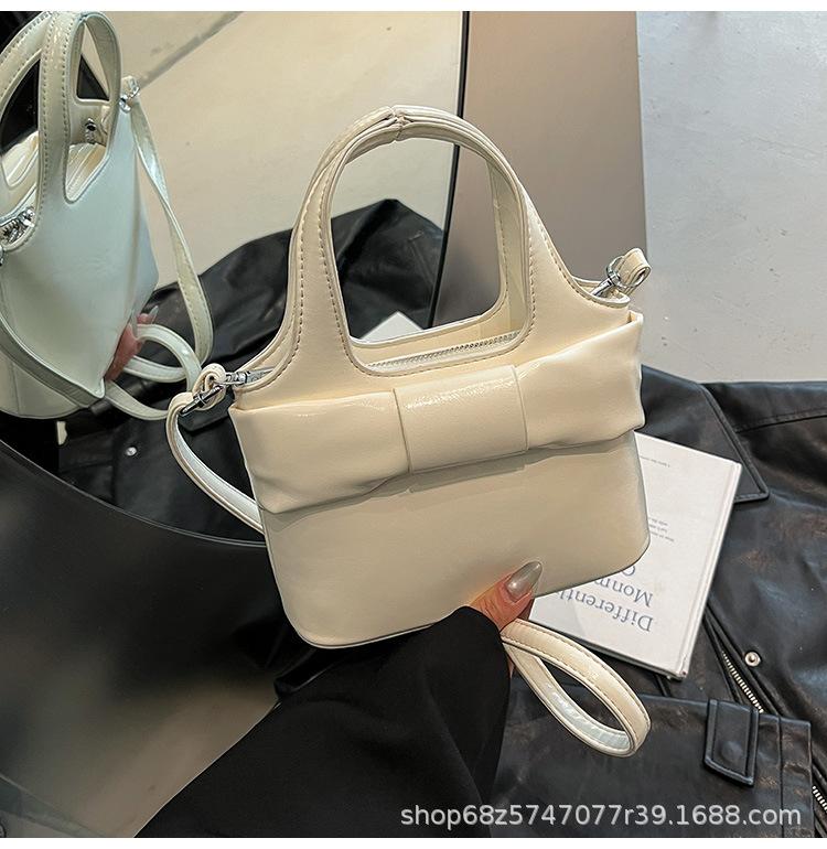Silver High-end Foreign-style Bag Female Douyin Live Broadcast Explosion Personality Design Hand Bag Commuting Shoulder Messenger Bag