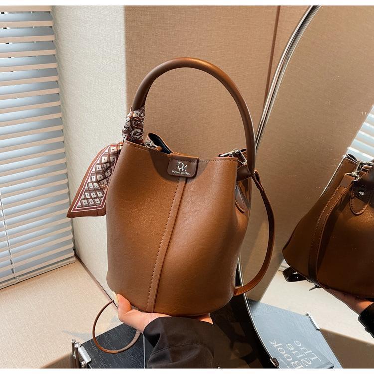 

Жіноча сумка-відро з нішевим дизайном вищого класу, нова осіня 2024, універсальна ретро-сумочка через плече коричневий