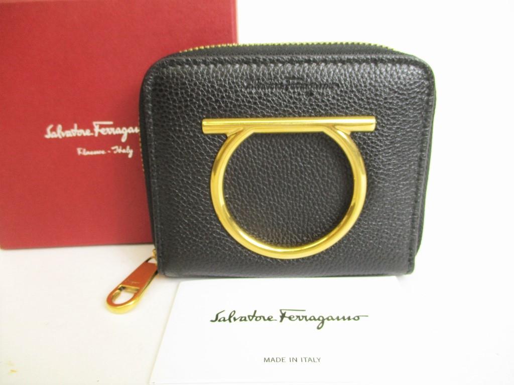 Authentic Salvatore Ferragamo Gancini Black Leather Round Zip Bifold Wallet #8762  Refurbished