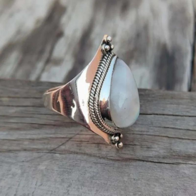 Vintage Ethnic Style Imitation Opal Ring for Women Antique Copper Color Moonstone Rings Fine Jewelry Accessories Girls Gifts
