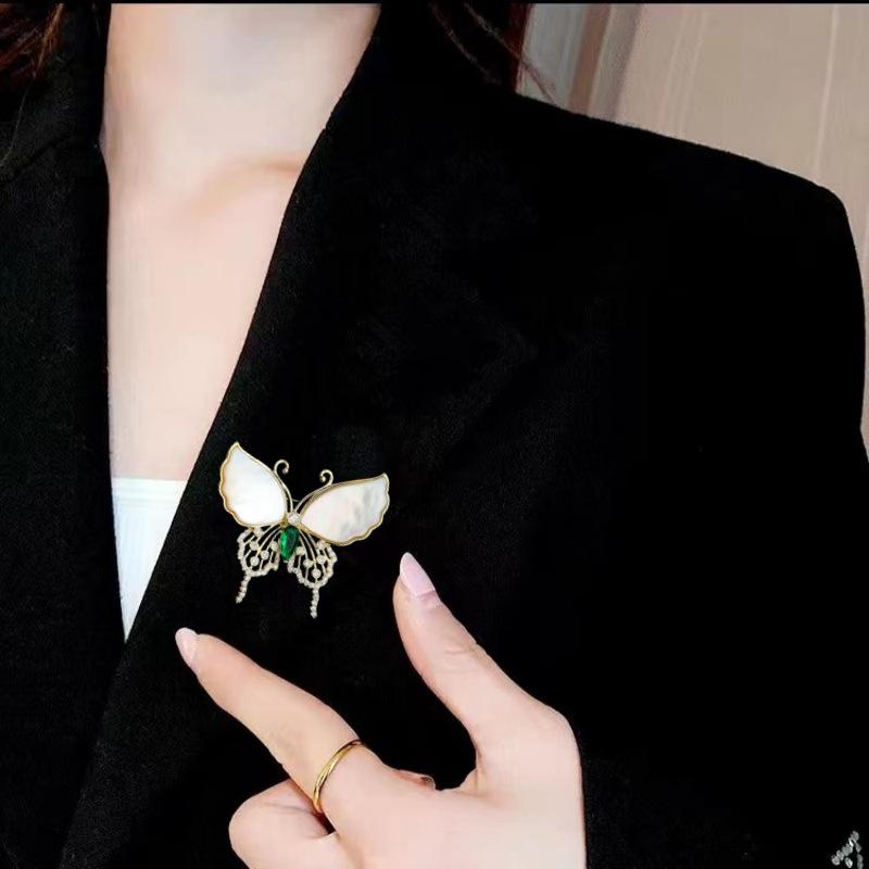 French Natural Shell Butterfly Brooch High-End Female Delicate Clam Ya Butterfly Brooch Niche Design Pin Accessories