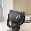 New High-end Simple Fashion Retro Wide Shoulder Strap Oblique Span Bag Women's Niche Texture Bucket Bag