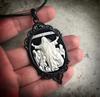 Viktorianisch Schwarz Geometrisch Oval Spitze Weiß Rose Totenkopf Meerjungfrau Schmetterling Cameo Anhänger Halskette für Damen Halloween Schmuck