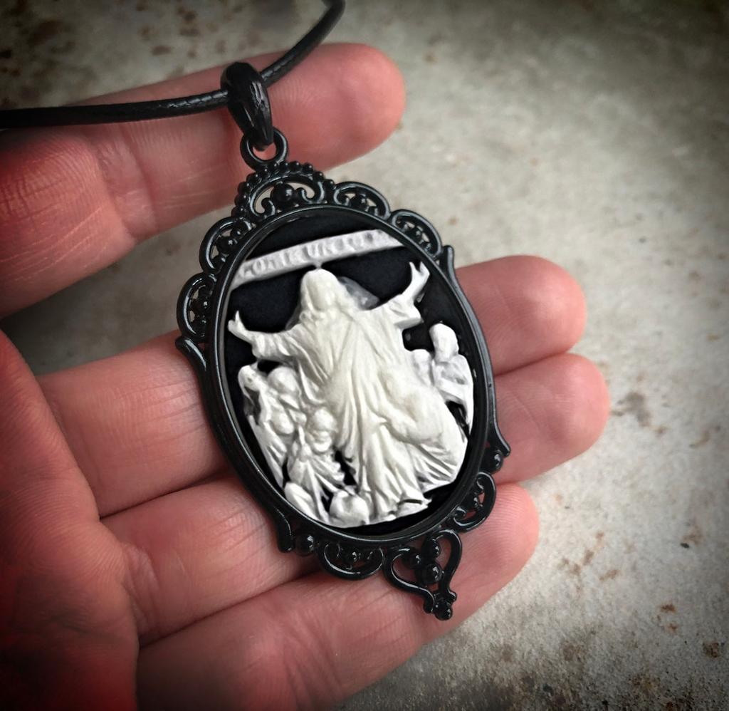 Viktorianisch Schwarz Geometrisch Oval Spitze Weiß Rose Totenkopf Meerjungfrau Schmetterling Cameo Anhänger Halskette für Damen Halloween Schmuck