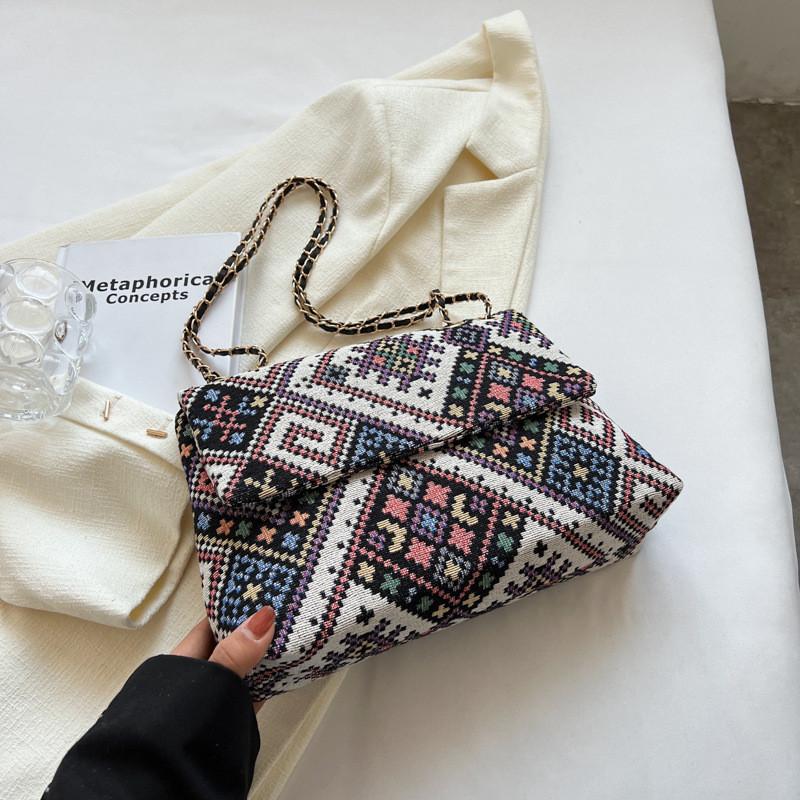 Chic And Stylish Crossbody Bag With Chain Strap For Women In Black Red Blue