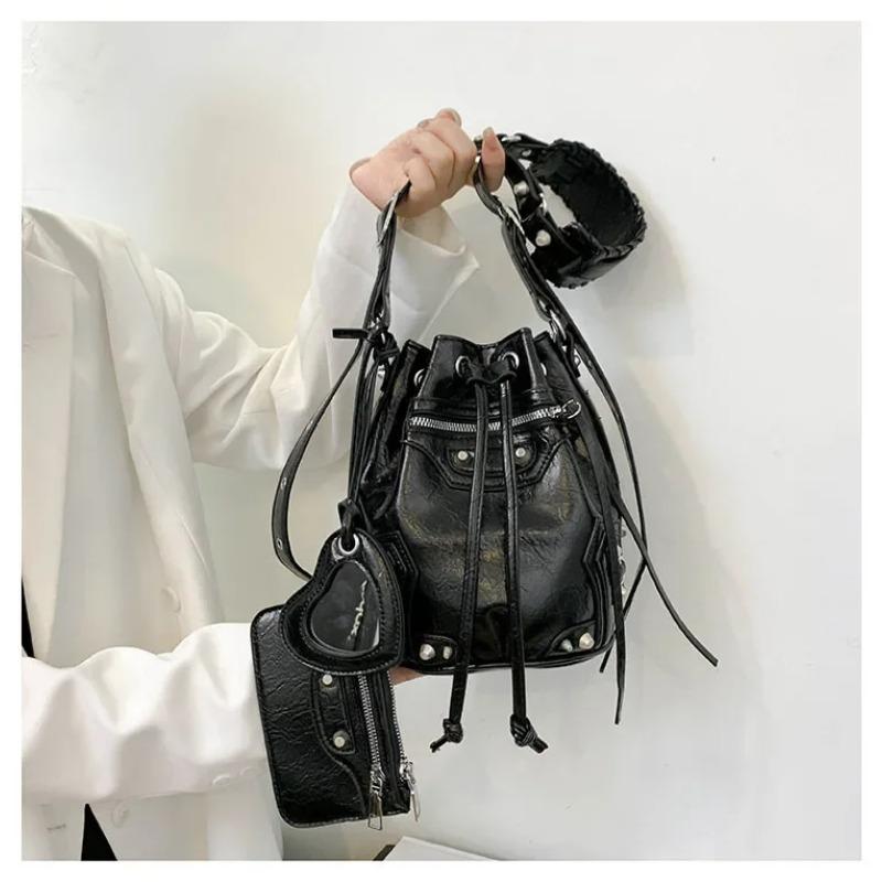 2026 Crossbody-Tasche Damen neu schwere Industrie Lokomotive Stil Nieten Trend Eimerbeutel modische Umhängetasche