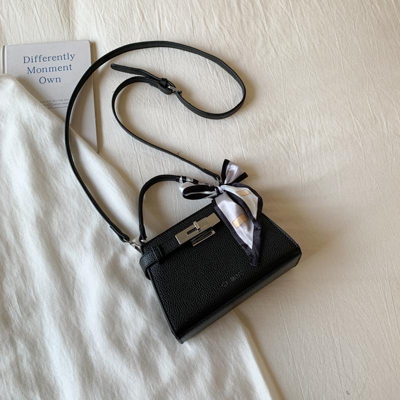 

2025 new fashion Korean version bag small fresh texture shoulder bag high value simple commuting foreign style small square bag