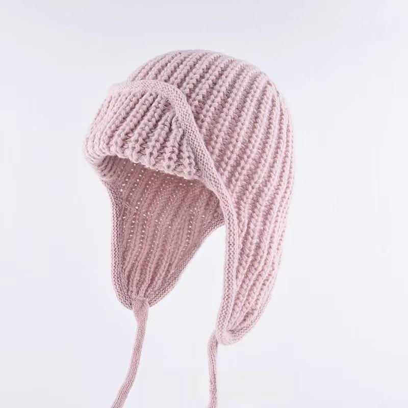 Women's Large Woolen Aviator Hat: Warm, Ear-Protecting, Loose Fit, Face-Slimming, Versatile Knitted Design for Autumn and Winter.