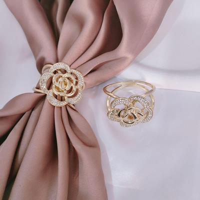 Elegantiška šilkinė gėlės skarelės sagtis: Universalus, dviejų paskirčių aksesuaras šaliams ir skarelėms