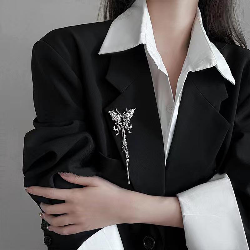 Elegant Butterfly Tassel Brooch for Women: High-End, Versatile Fashion Accessory