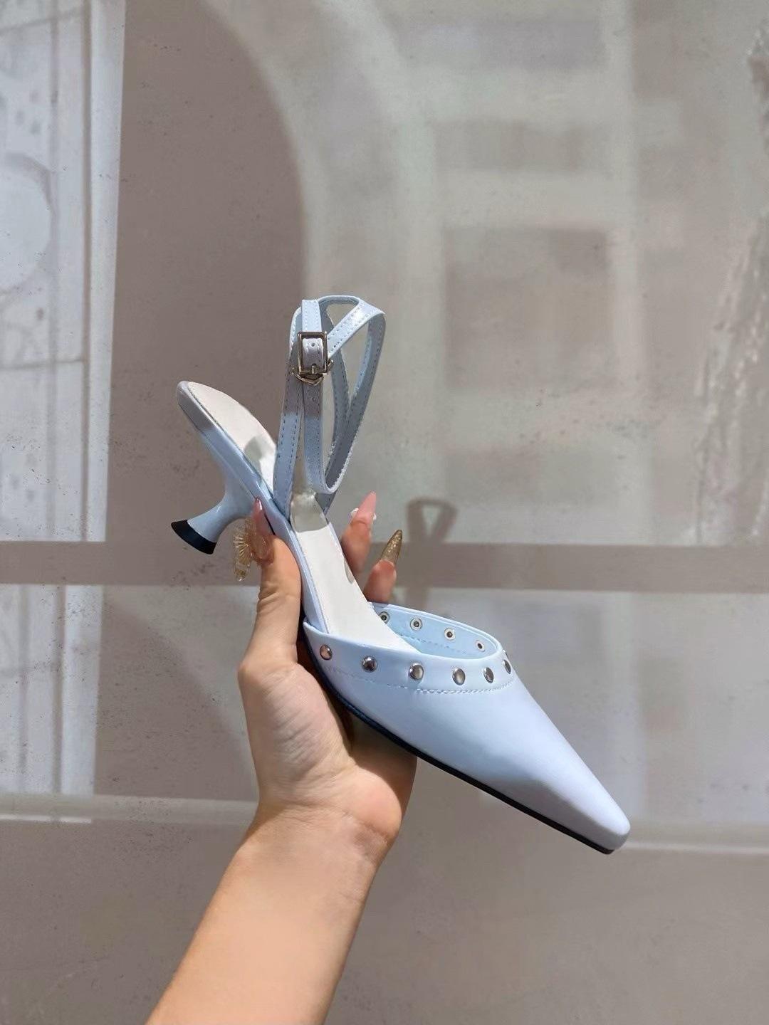 

First encounter, season rivet fashion bag head, empty ankle, one-word buckle with pointed sandals, women s medium and high-heeled single shoes 42 світло-синій колір