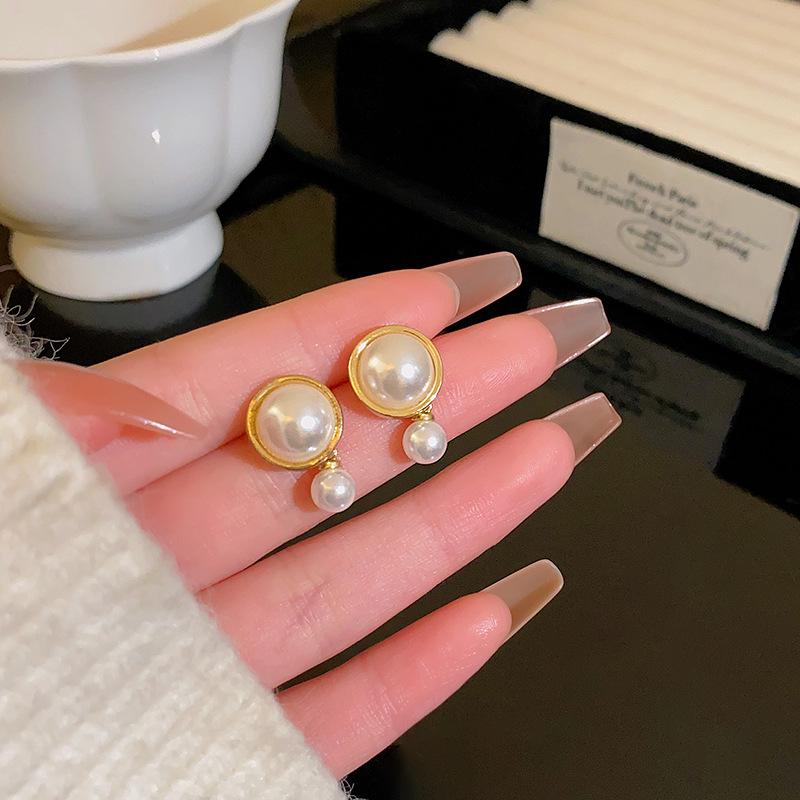 S925 Silver Needle Luxury Pearl & Cat's Eye Stone Earrings for Women – Elegant, All-Match Design.