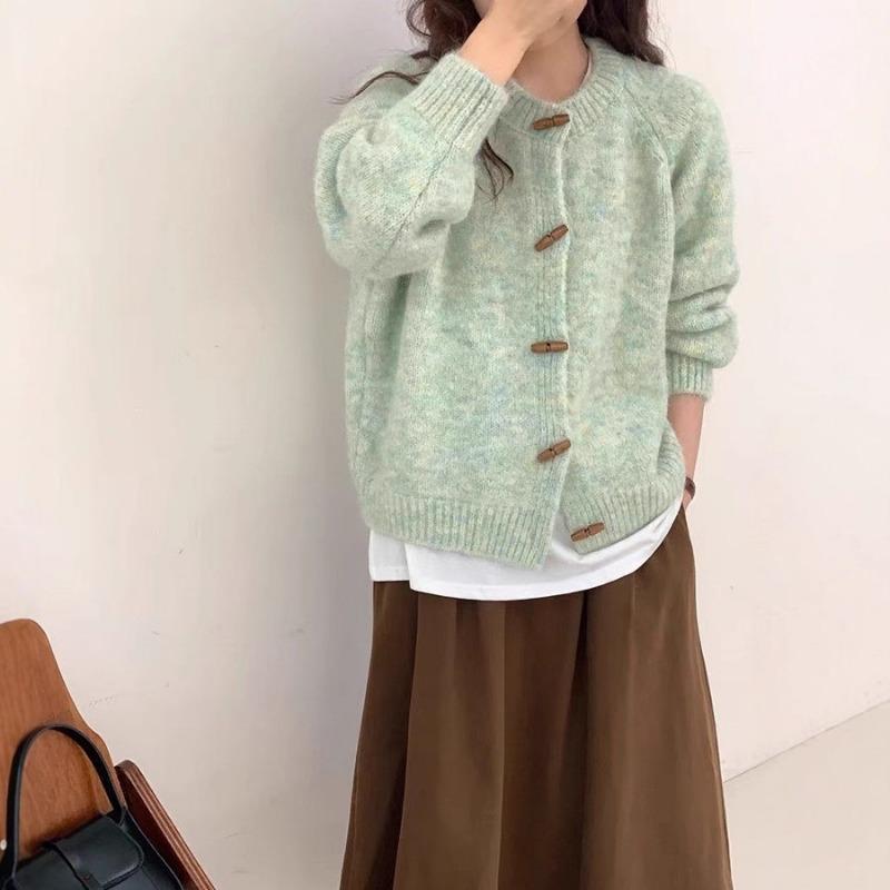 Autumn and winter new gentle atmosphere retro horn buckle knitted cardigan women's loose soft waxy sweater jacket tide