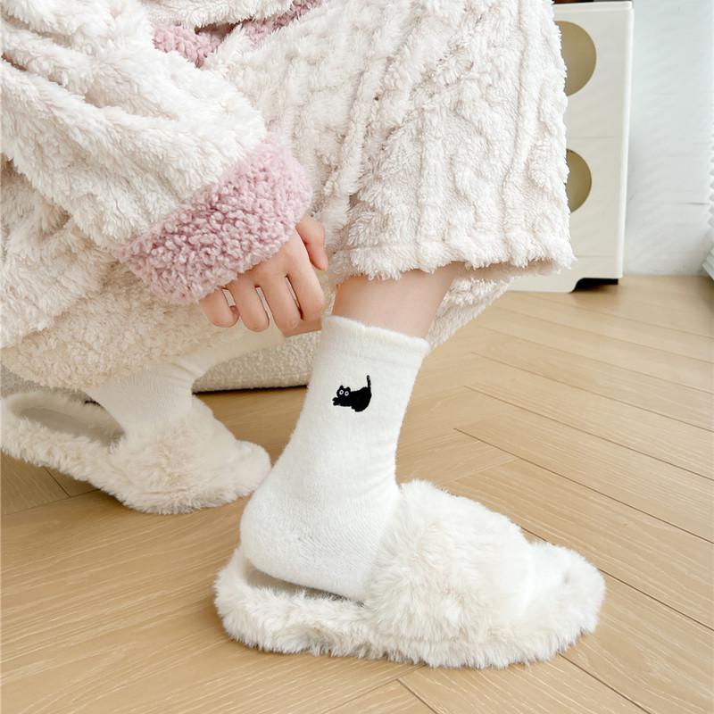 Women's Cartoon Kitten Embroidery Plus Velvet Mid-Calf Thick Socks - Cozy Autumn/Winter Footwear