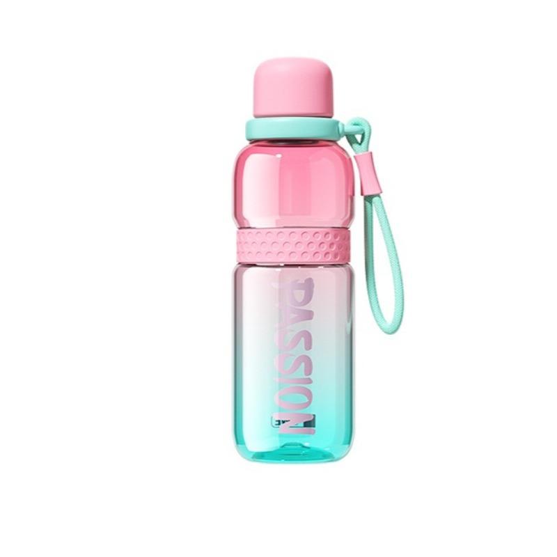 Plastic handle water bottle for bicycle riding, lightweight, heat-resistant and reusable, suitable for both outdoor and gym use