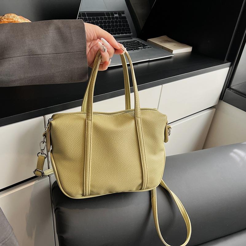 Korean version of fashionable portable women's bag 2025 new solid color simple small square bag versatile shoulder messenger bag