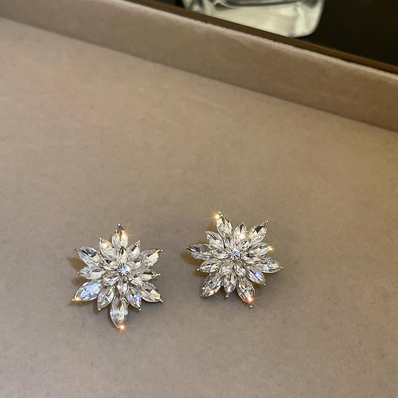 High-end wheat ear zircon ear buckle year-old niche fashion design earrings popular versatile temperament earrings
