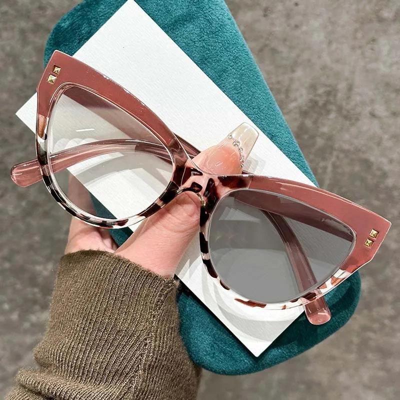 New Retro Cat Eye Photochromic Anti Blue Light Reading Glasses Oversize Frame High-Definition Hyperopia Eyeglasses for Women Men